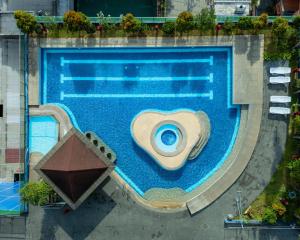 an overhead view of a swimming pool at STAYLUXIA MANILABAYVIEW - FEATURING 1 - 5 BEDROOM SUITES WITH BALCONY POOL BAYVIEWS NETFLIX - Housekeeping Available- in Manila