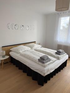 a bedroom with two beds with towels on them at Ferienhaus Alpenblick in Steinen