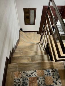 a staircase with wood floors and a stair case at Arrendamientos portillo in Puerto Barrios