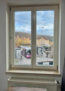 a window with a view of a bus at Apartment-Herrlingen in Blaustein