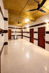 a large empty room with a ceiling fan at W H Nest Hostel in Cochin