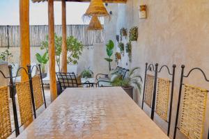 a dining room with a long table and chairs at Riad Yamat privatisé au cœur de la Médina 3 chambres 10 min Jemaa el-Fna in Marrakesh