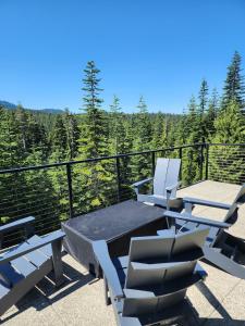 a patio with a table and chairs on a balcony at Black Arrow Chalet in Courtenay