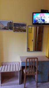 TV a/nebo společenská místnost v ubytování Albergo Primavera