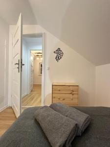 a bedroom with a bed and a dresser and a mirror at Domek Nad Rykowiskiem in Jeleśnia
