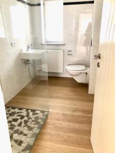 a bathroom with a sink and a toilet at Ferienwohnung IMMI in Ruhpolding