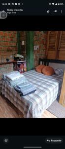 a bedroom with a bed with towels on it at Chalés Crismel in Viçosa do Ceará