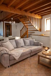 a living room with a couch and a table at Les Champs d'Opale in Bréxent-Énocq