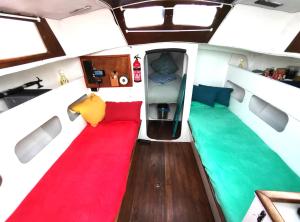 a view of the inside of a rv with red and green carpet at Voilier Bateau Rochefort in Rochefort