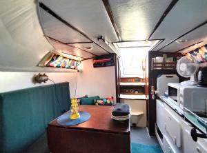 a small room with a table and a microwave at Bateau Voilier Rochefort in Rochefort +26 photos