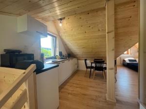 a kitchen and dining room of a tiny house at Kobakówka in Krynica Zdrój