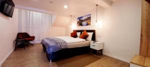a bedroom with a bed and a chair in it at MoselVilla No 7 in Pommern