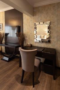 a living room with a desk and a mirror at Villa Monticello Boutique Hotel in Accra +103 photos