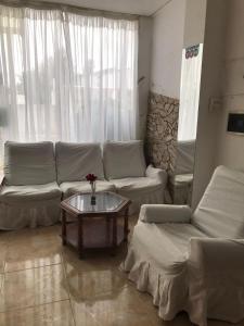 a living room with a couch and a coffee table at Hotel JR in Mar del Tuyú
