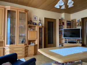 a living room with a table and a tv at Seppel's Häuschen in Bad Orb