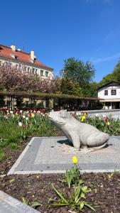 a statue of a lizard sitting in a garden at Gael Stary Rynek 1 in Elblag