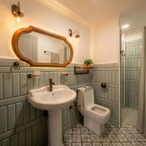 a bathroom with a sink and a toilet and a mirror at Villa Khodasheni in Kʼvemo Khodasheni +26 photos