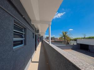 a building with a walkway on the side of it at Hotel Pousadas Club Smart in Sorocaba