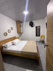 a bedroom with a bed in a room at Tierra Dulce - Casa Turística in Villeta