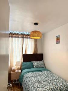 a bedroom with a bed and a chandelier at City Center Lima in Lima
