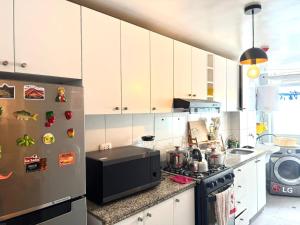 a kitchen with a stove and a refrigerator at City Center Lima in Lima
