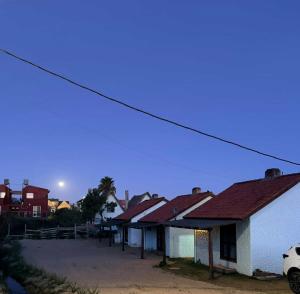 a row of houses with a blue sky in the background at Mar y Sal in Punta Del Diablo