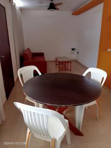 a table and chairs in a living room at Comfortable, bright and compact in Tembladera