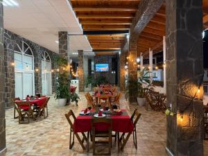 a restaurant with tables and chairs in a room at Hotel Tierras Blancas in Valle de Bravo