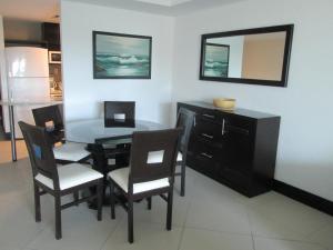 Η κουζίνα ή μικρή κουζίνα στο Bay View Grand Marina 203 - Sur