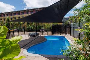 Piscina a Comfort Inn Darwin o a prop