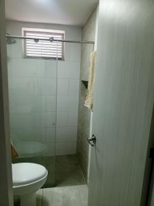 a bathroom with a toilet and a glass shower at Dónde Habita in Circasia
