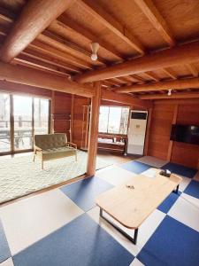a living room with a couch and a table at レインボーマリン in Mihama