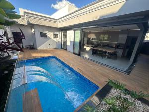 a swimming pool in the backyard of a house at Mini Palacete in Ribeirão Preto