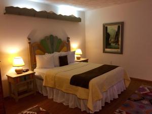 Postel nebo postele na pokoji v ubytování Guadalupe Inn