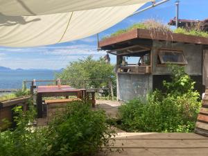 a building with a picnic table and a view of the ocean at Lemon tree hotel in Higashiura