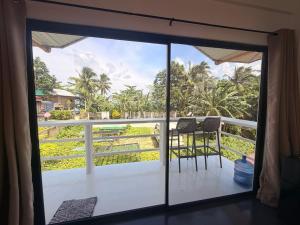 a balcony with two chairs and a view of the ocean at New Apartment Santa Fe in General Luna