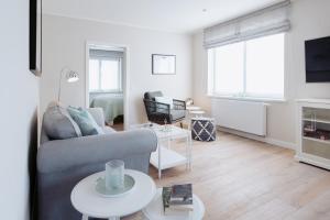 a living room with a couch and a table at Anker Mal am Hafen in Husum +12 photos