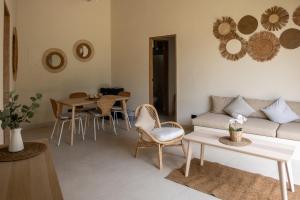 a living room with a couch and a table at Corales de Isla Fuerte in Puerto Limón