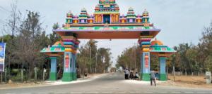 a large gate in the middle of a road at Sumathi homestay in Hospet +19 photos