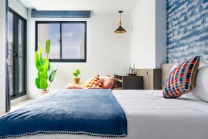 a bedroom with a large bed and a window at Xi Mu in Taitung City