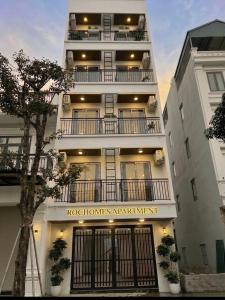 a building with a sign that reads roosters apartment at Rochomes Apartment in Thịnh Châu