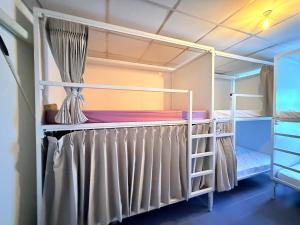 a bunk bed in a room with a bunk bed in a room at Hostel Cafe13 in Ko Phangan