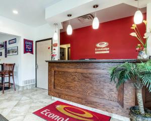 a bar at a restaurant with a red wall at Econo Lodge Lawrence near University in Lawrence