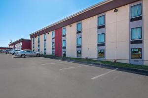 a large building with cars parked in a parking lot at Quality Inn Near Pimlico Racetrack in Baltimore