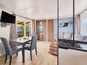a kitchen and dining room with a table and chairs at Le Coin Chill in Litteau