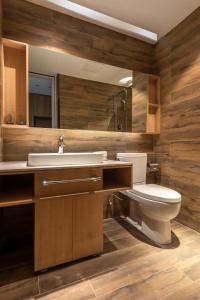 a bathroom with a toilet and a sink at 两江万励OneJasper空中江景酒店 in Chongqing +39 photos