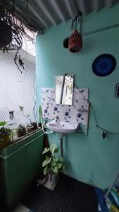 a bathroom with a sink in a blue wall at mountainview homestay in Jāmb