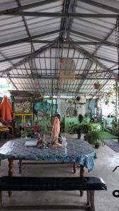 a tent with a table in a room with plants at mountainview homestay in Jāmb