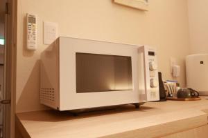 a microwave oven sitting on top of a counter at muniyuitsu 宮古島 spa&park in Miyako-jima