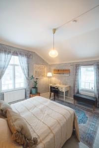 a bedroom with a large bed and a desk at Kansjerf Gård in Bromary